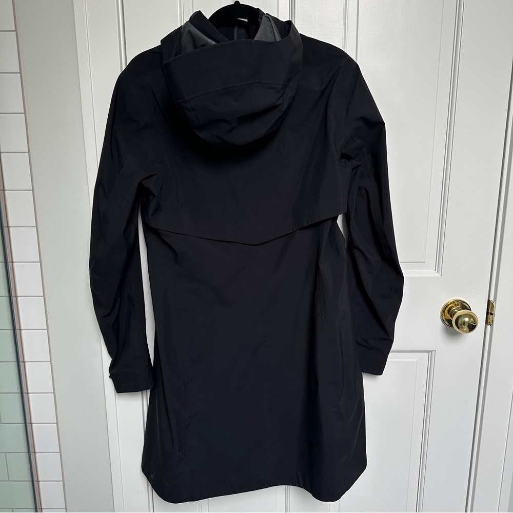 Arc’teryx Shell Rain Jacket - Picture 5 of 9